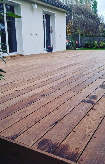 Création d'une terrasse en bois Européen et d'une pergolas bioclimatique  Sermiers 51500 ( 51 secteur Marne ).