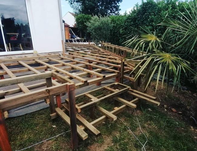 Création d'une terrasse en bois Européen et d'une pergolas bioclimatique Jouy-lès-Reims 51390 ( 51 secteur Marne ).