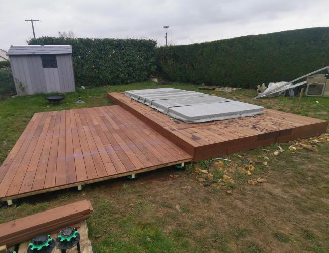 Création de terrasse en bois autours d'un Spa de nage Reims 51100( 51 secteur Marne ).