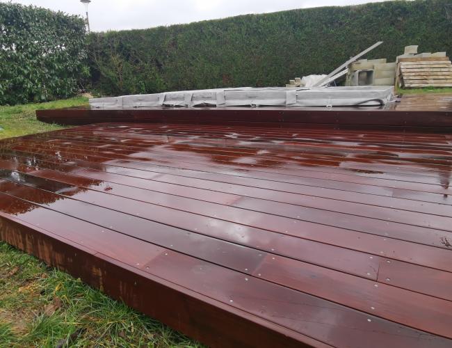 Création de terrasse en bois autours d'un Spa de nage Reims 51100( 51 secteur Marne ).