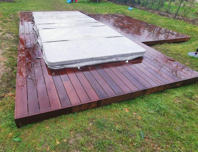 Création de terrasse en bois autours d'un Spa de nage Reims 51100( 51 secteur Marne ).