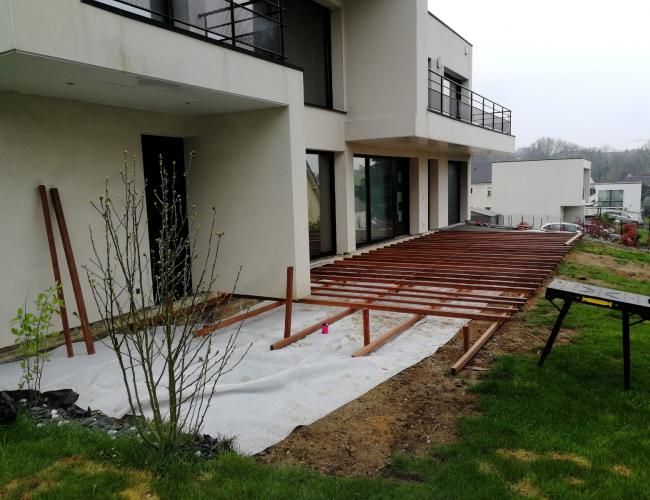 Création de terrasse en bois exotique à Rosnay 51390 ( 51 secteur Marne ).