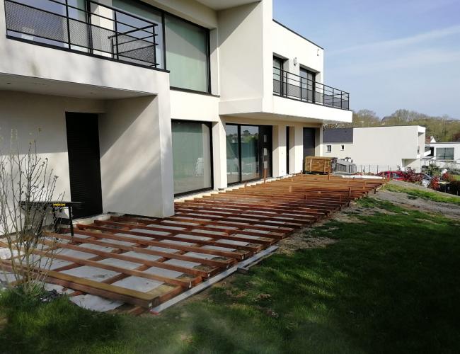 Création de terrasse en bois exotique à Villiers-aux-Noeuds 51500 ( 51 secteur Marne ).