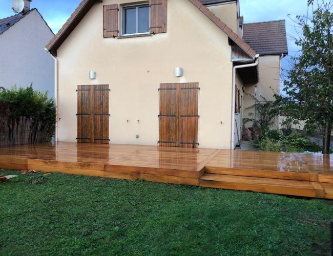 Vue Aérienne de Terrasse en Bois Woodpecker à Reims