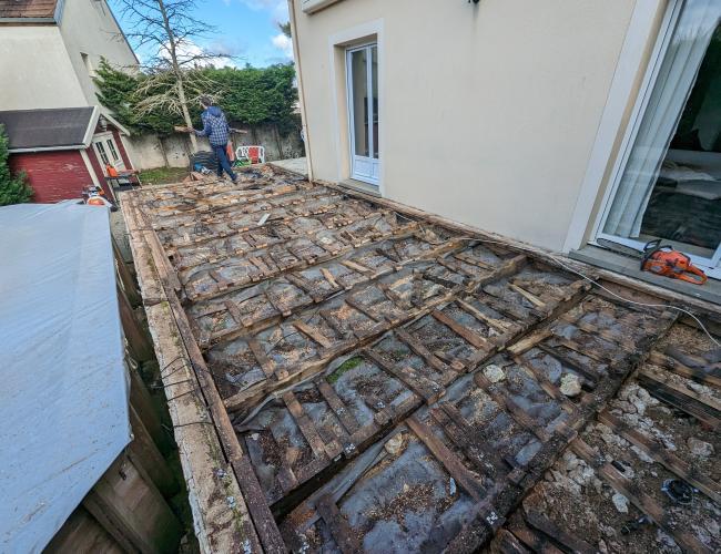 "La terrasse en bois composite : l'atout charme de Reims (51100), la ville des sacres"