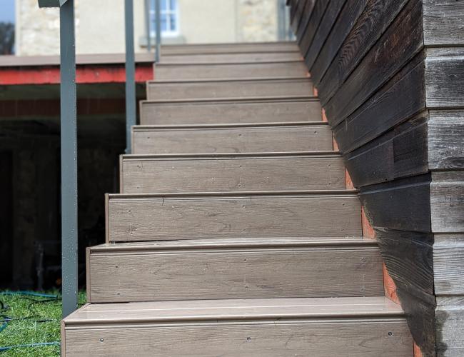 "Terrasse en bois à Tinqueux (51430) : Créez un espace de vie en harmonie avec la nature !"