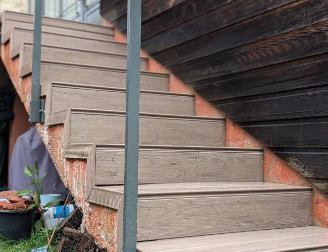 "Découvrez notre terrasse en bois à Cormontreuil (51350) : Un coin de tranquillité dans votre jardin !"